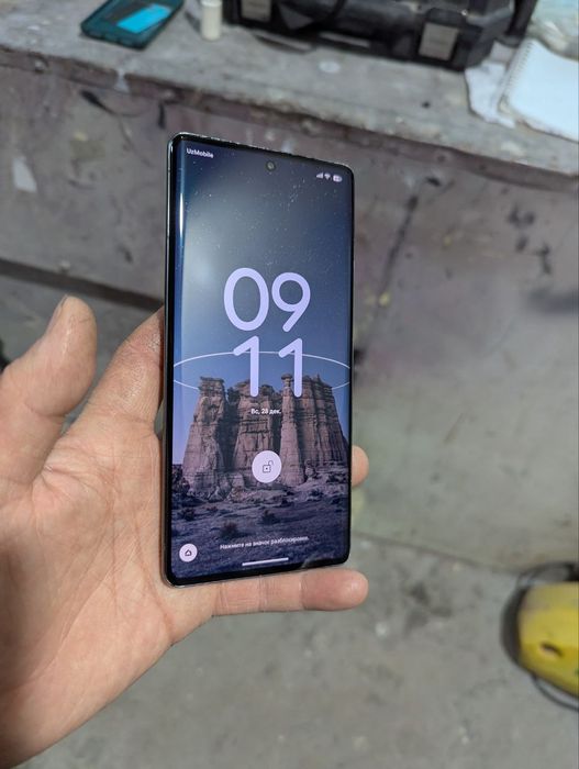 Google Pixel 7 pro (петно возле индикатора антенны)