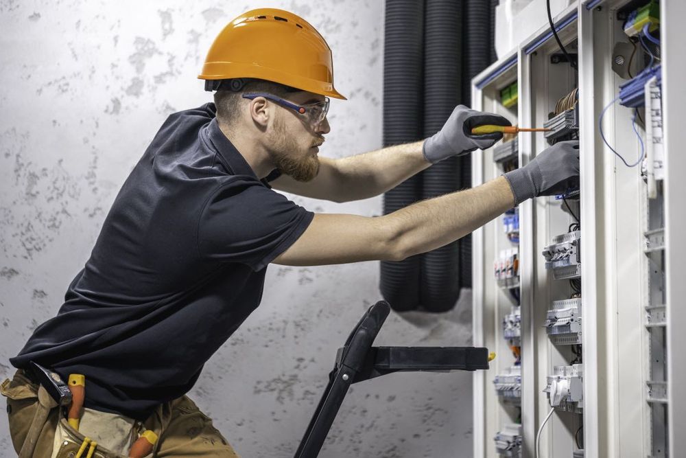 CONSTRUCTII - Electrice -Sanitare -Termice - Canalizări