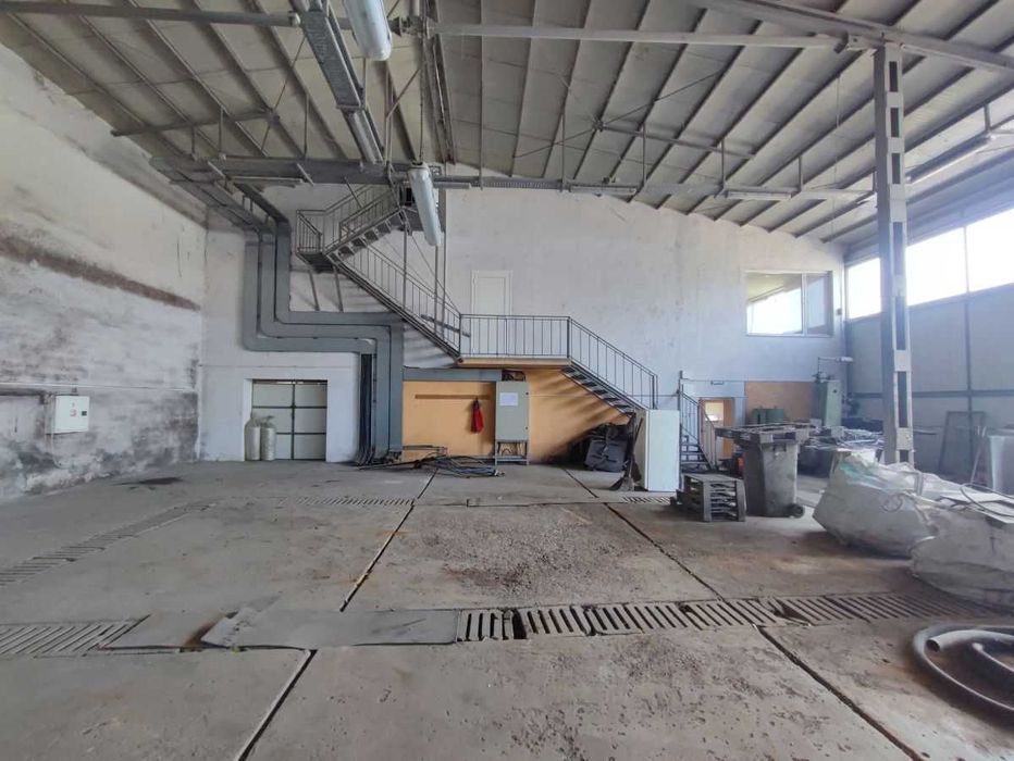 Продава се Промишлена сграда в Велико Търново, Център - 1068 кв.м за 609 €/кв.м - Снимка #4