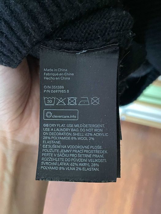 продам кофту с камнями из H&M