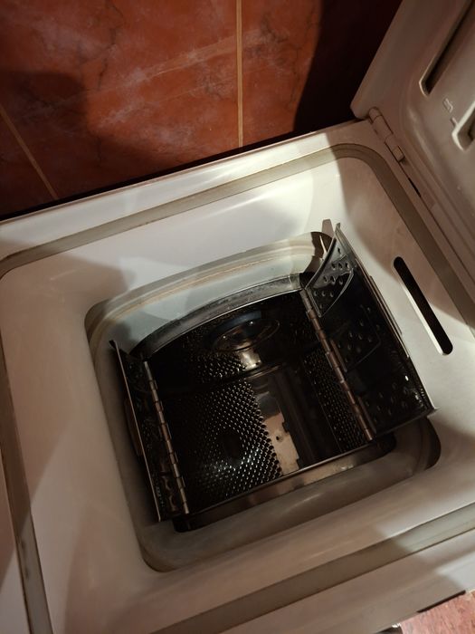 Whirlpool cu incarcare verticala