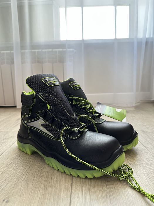 Продам мужские ботинки