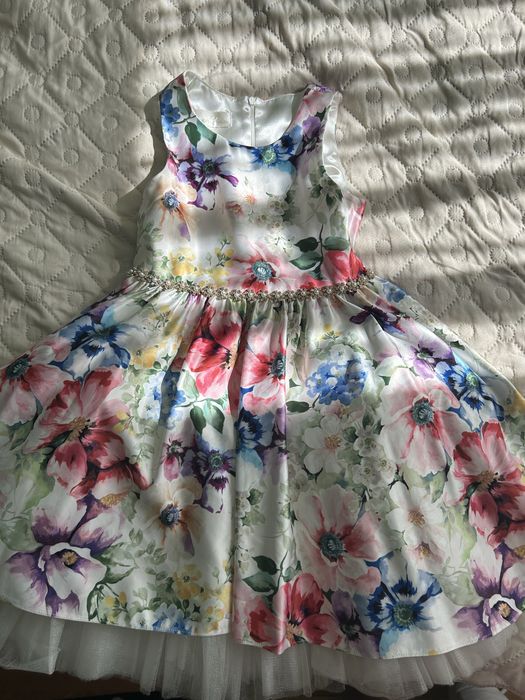 Момичешка рокля на цветя