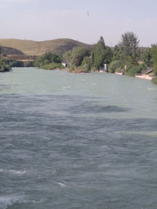 Yer sotiladi 15 sotix.suv boyida