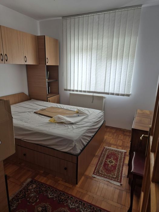 Apartament 4 camere de vanzare