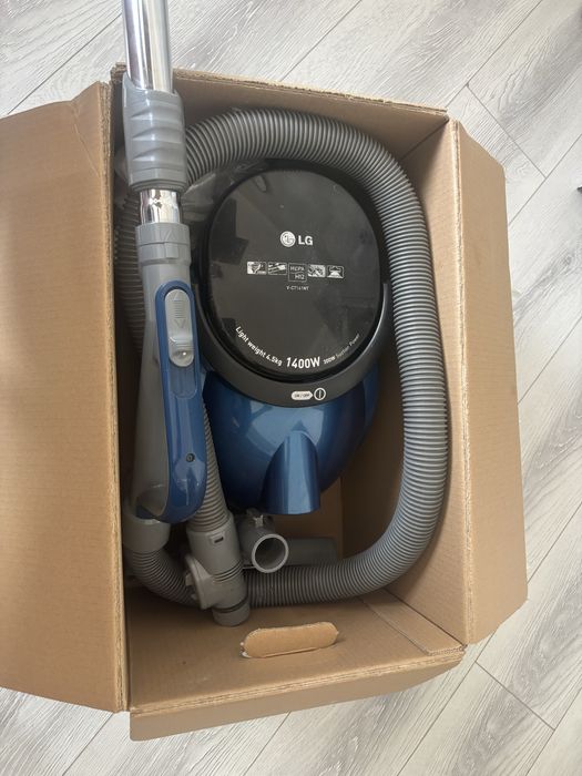 Продам пылесос б/у LG