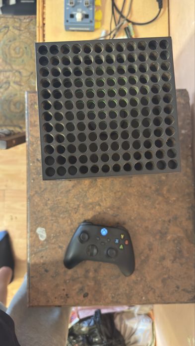 Xbox Series X с контролер