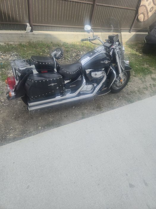 Vând motocicletă Suzuki Intruder, an fabricație 2005, motor puternic de 1500 cc,impecabila!