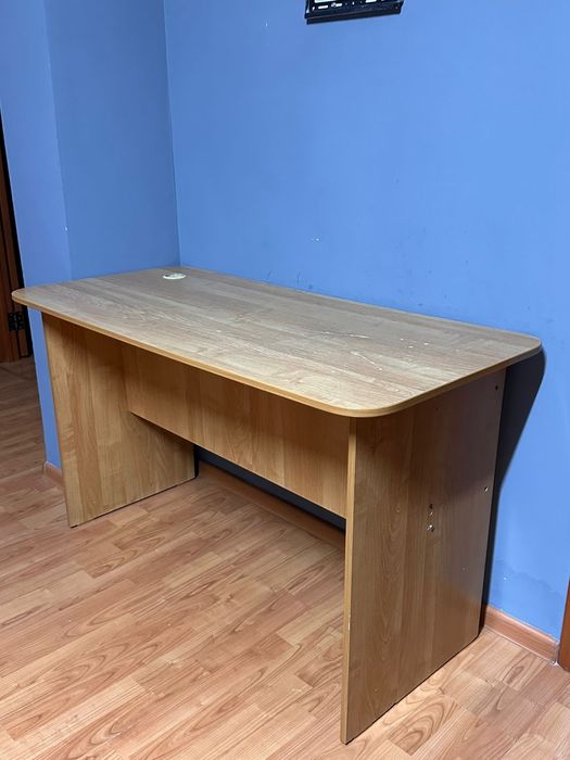 Рабочи стол удобный