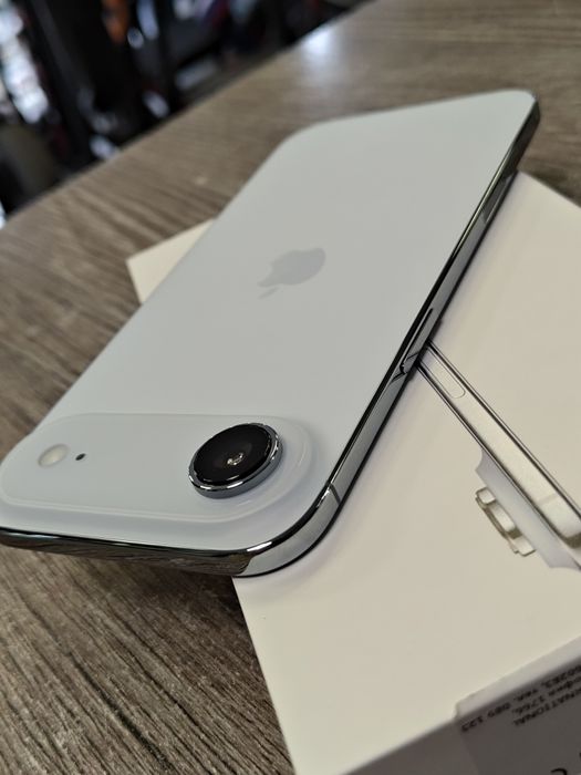 ЧИСТО НОВ iPhone 17 Air / Sky Blue / 256GB