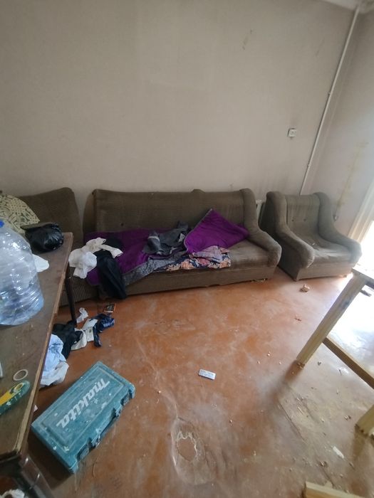 Диван, шкаф, у́тинлар бервораман