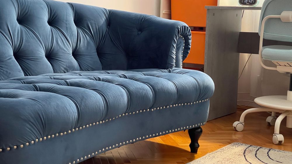 Canapea Chesterfield și bancheta tapițată