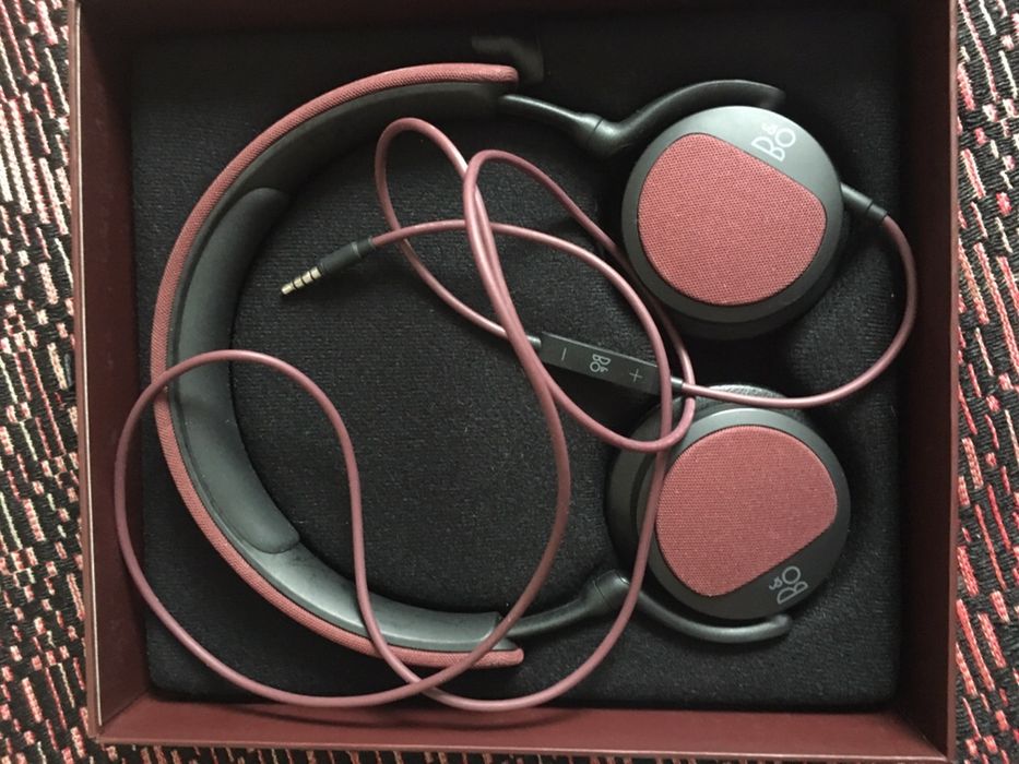 Casti Cu Fir BeoPlay H2 By Bang And Olufsen Deep Red