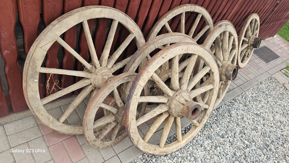 Vand lot unelte agricole vechi, țărănești - roti car, plug, jug - decor