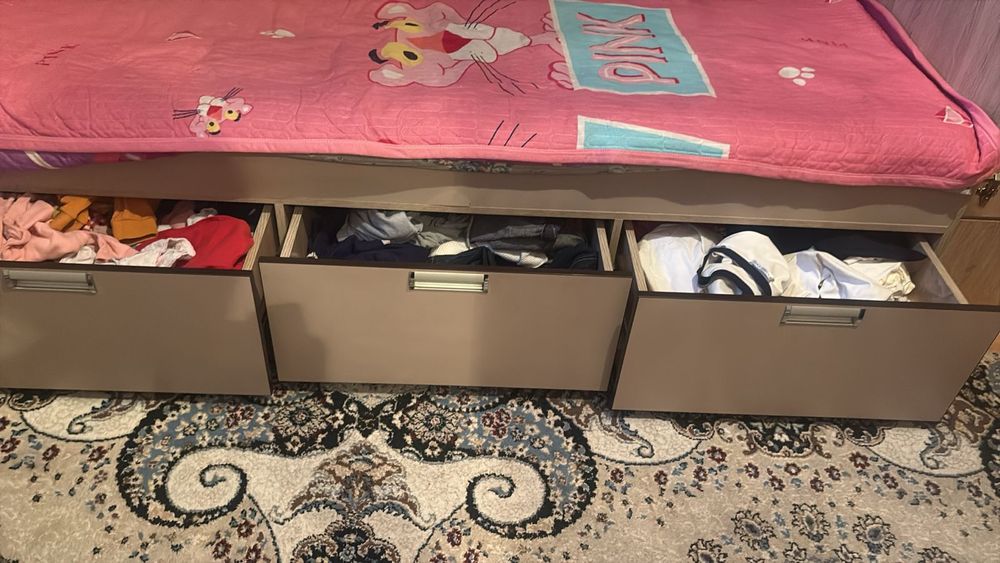 Двухъярусная кровать