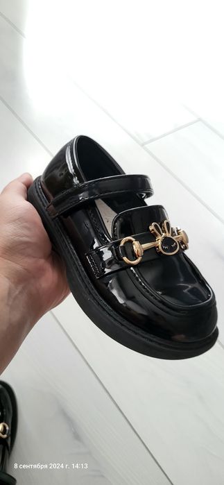 Продам детскую обувь