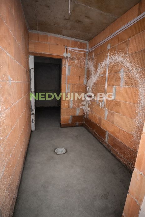 Продава се Четиристаен апартамент в Варна, Окръжна болница - 184 кв.м за 969 €/кв.м - Снимка #13