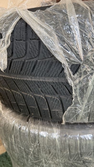Продам автомобильные шины 245/45R19