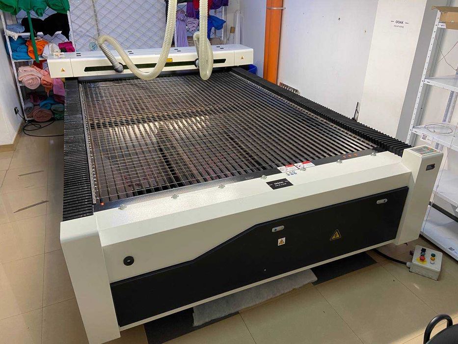 CO2 Лазерна машина (плотер)| Работна площ 2x3m | Почти нов