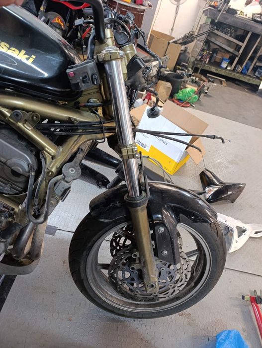 Кавазаки ЕР6Н Kawasaki ER6N на части.