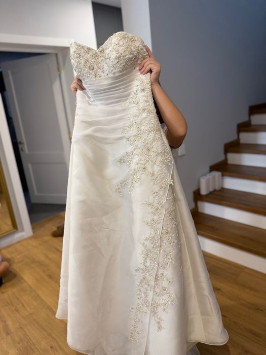 Rochie de mireasă cu trenă