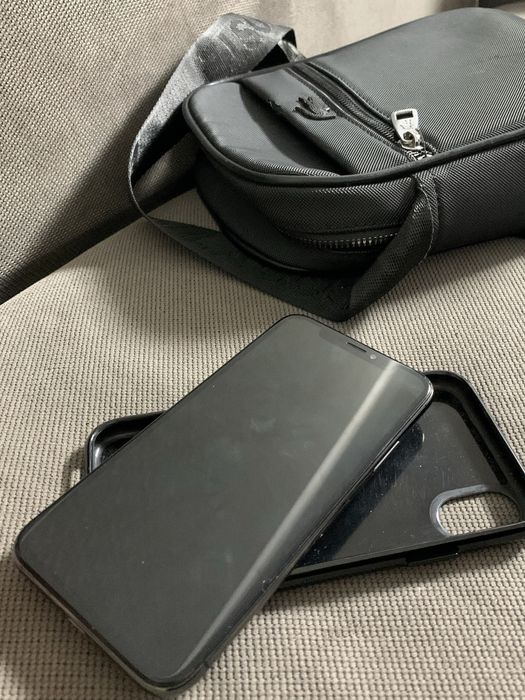 Продаю Iphone X.