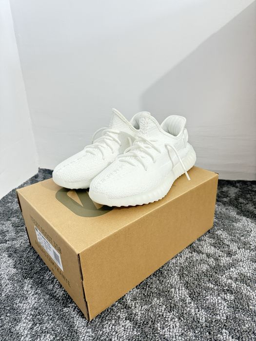 Adidas Yeezy Boost v2 triple white