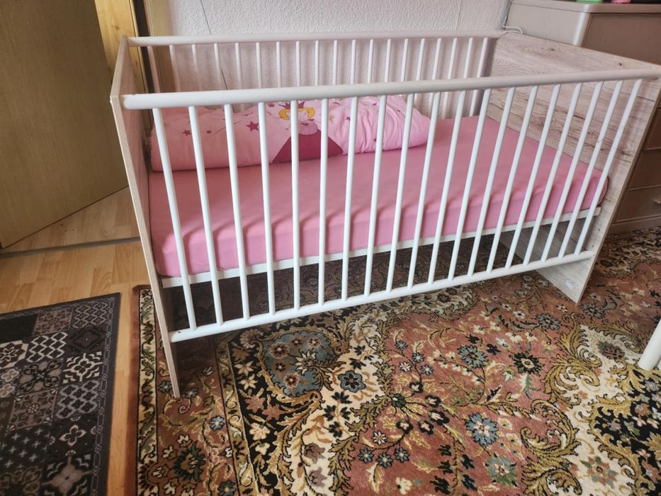 Pătuț de copii și cărucior