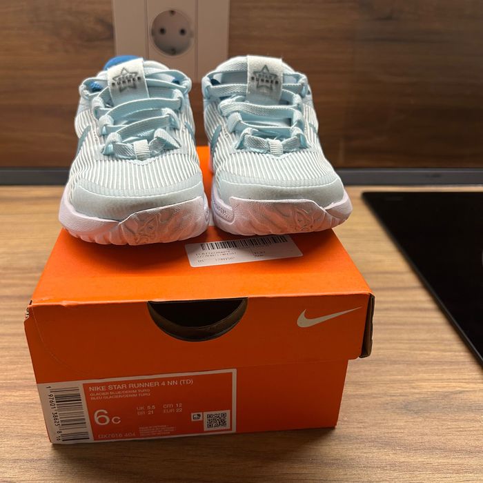 Маратонки Nike 22размер