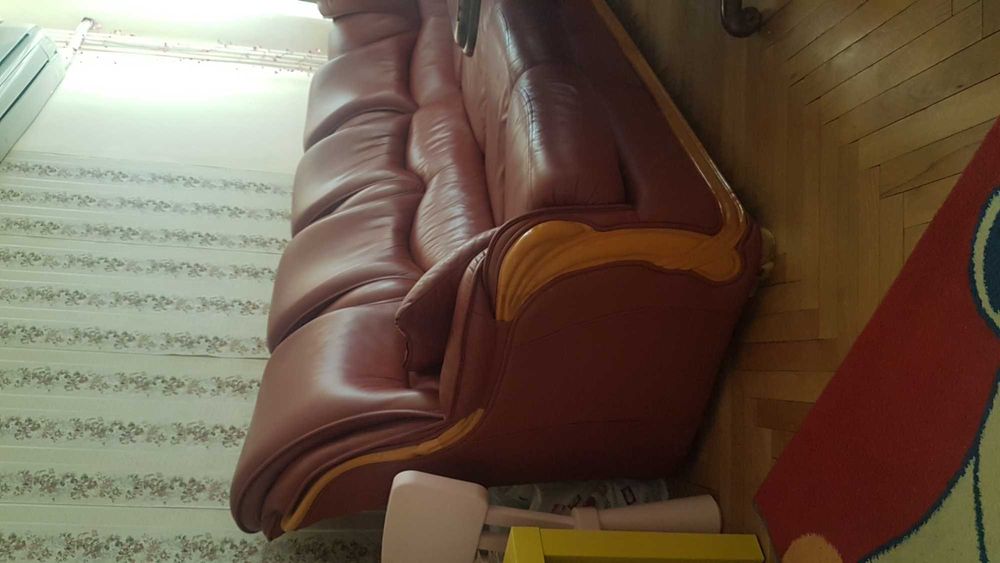 продавам Диван кожен разтегателен