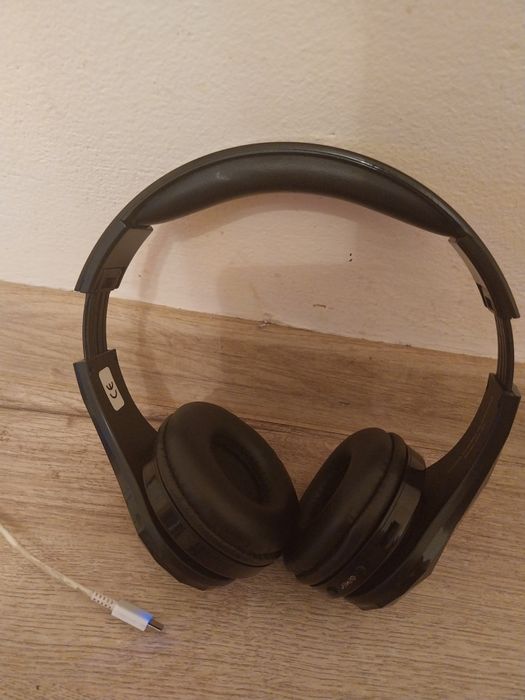 Продавам Блутут Слушалки