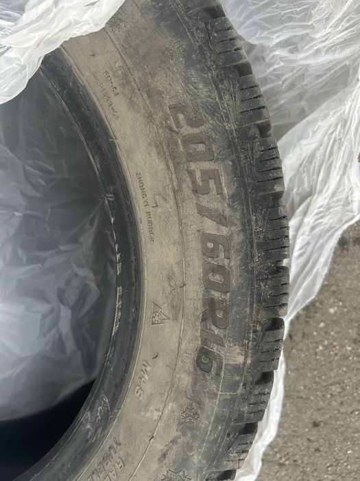 Продам комплект зимних шин