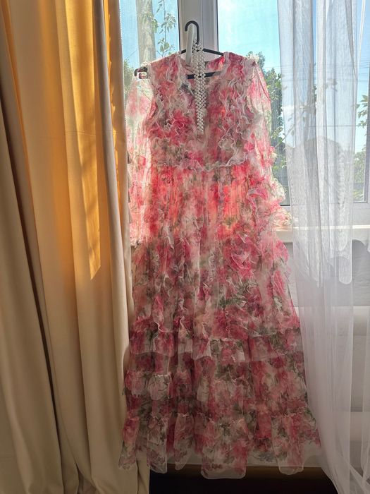 Платья вечерные продам