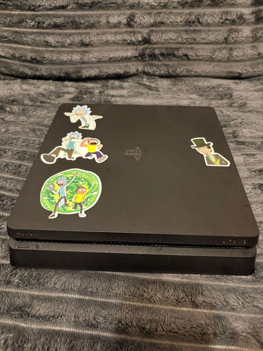 Vand ps4 in stare foarte buna