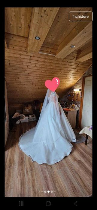 Vand rochie mireasa lunga cu trena si crinolina