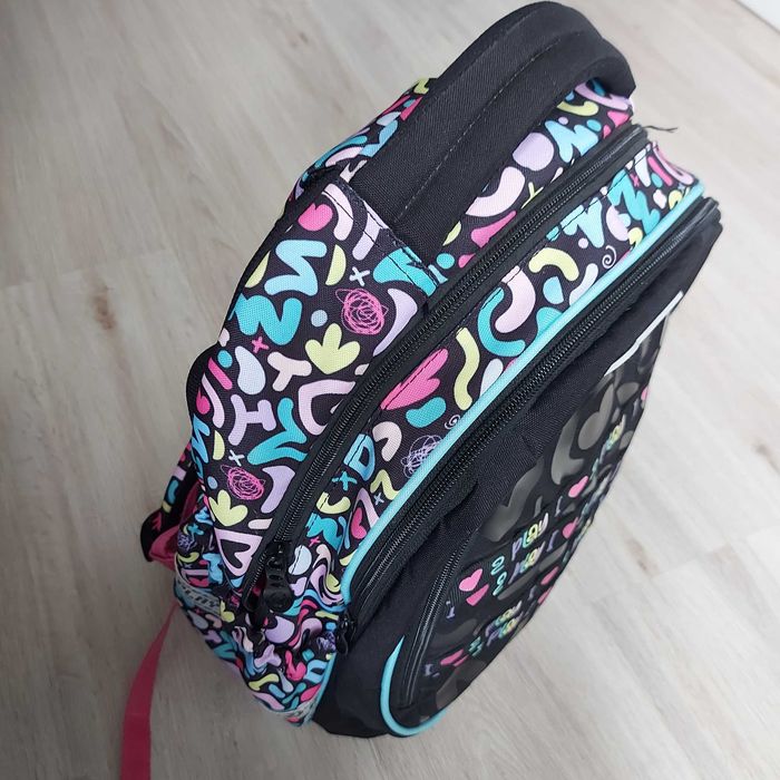 Чисто нова ученическа раница за момиче!