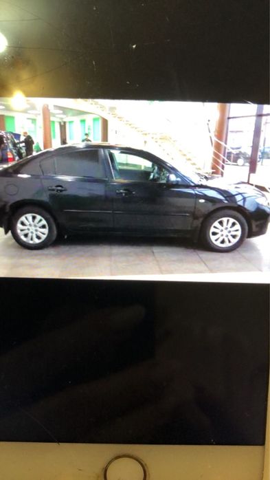 Автомобиль mazda 3