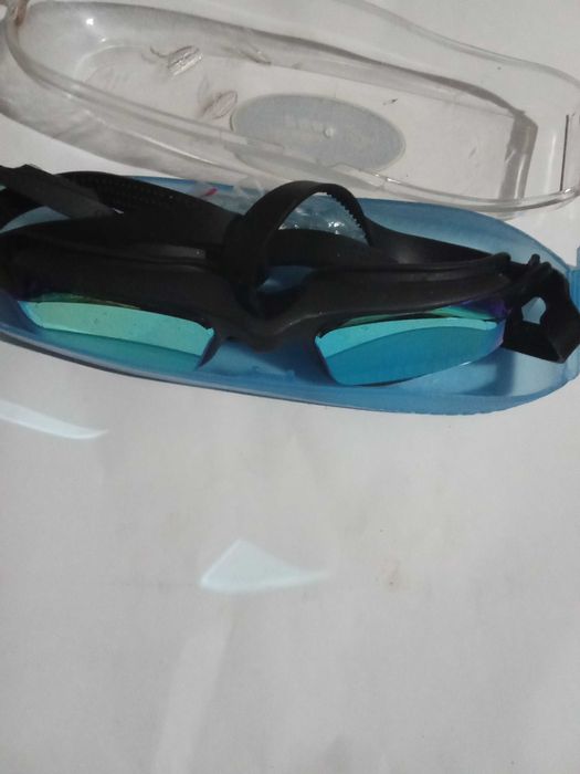 очки для плавания