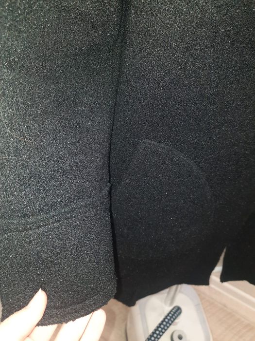 Сырт киім сатылады.