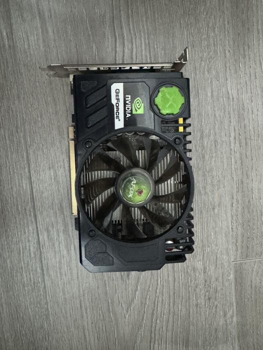 Продам видеокарту Nvidia GeForce GT 220