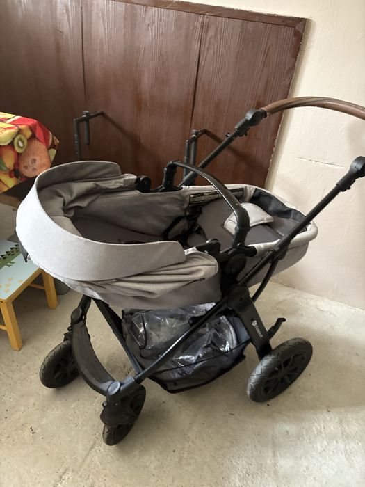 Продавам бебешка количка kinderkraft