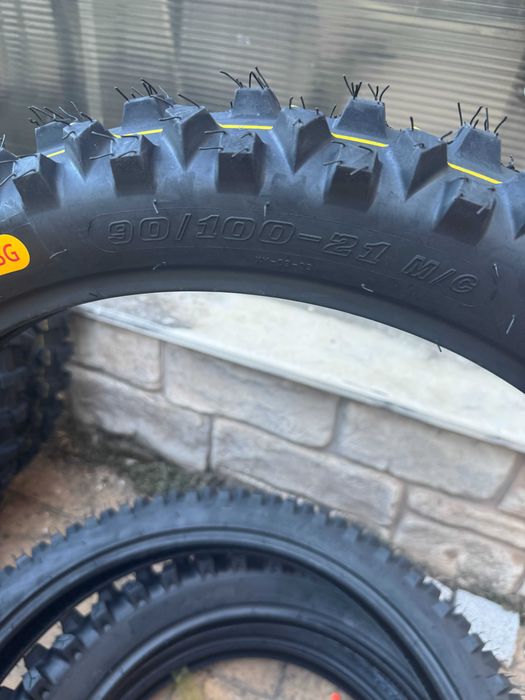 Ендуро и мотокрос гума XY-057 90/100-21 MEDIUM SOFT