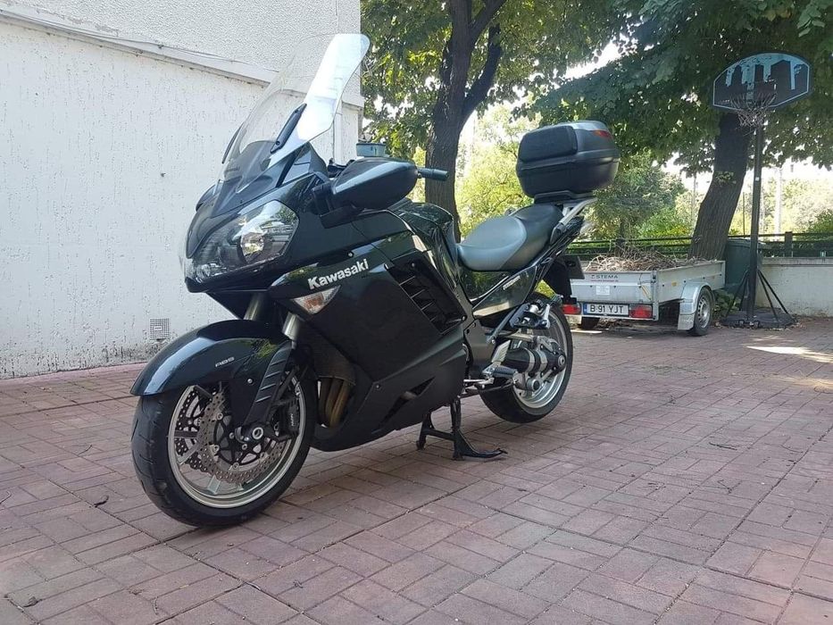 Vând kawasaki 1400 gtr 2009 unic proprietar 15k ținut in garaj nelovitpret 7000 euro