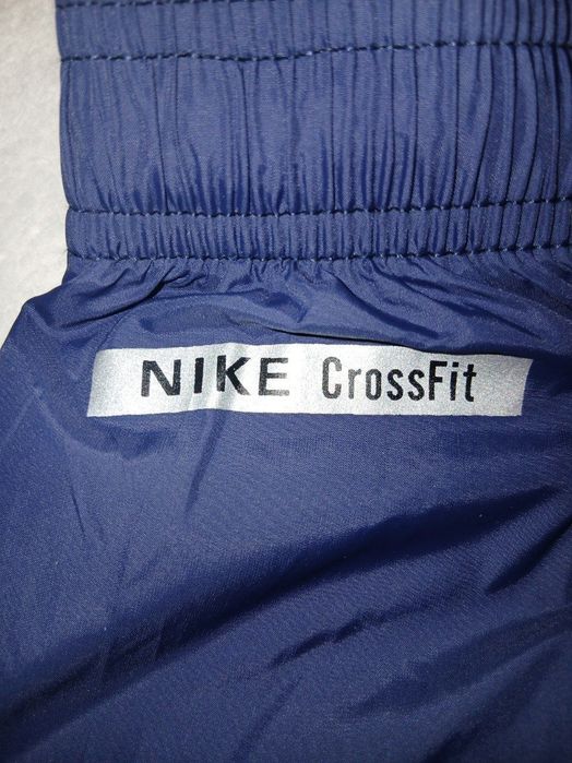Лёгкие спортивные штаны от бренда Nike