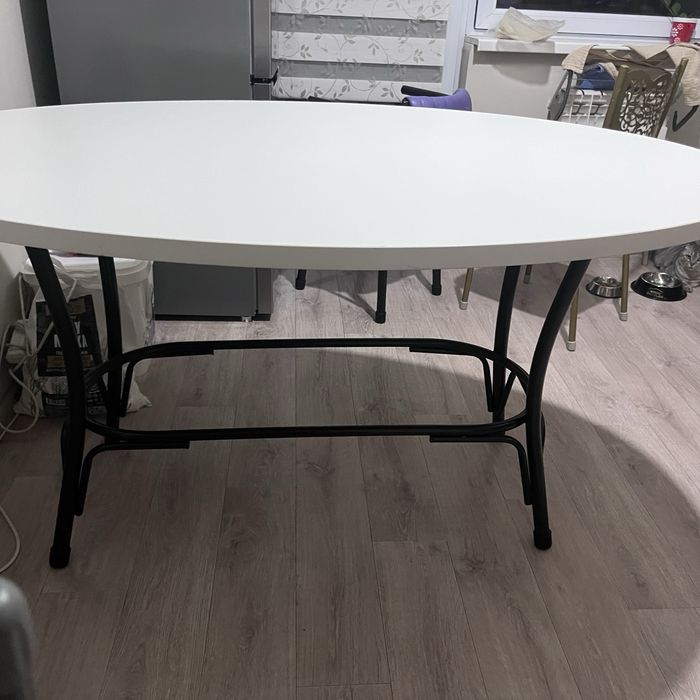 Продам обеденный стол