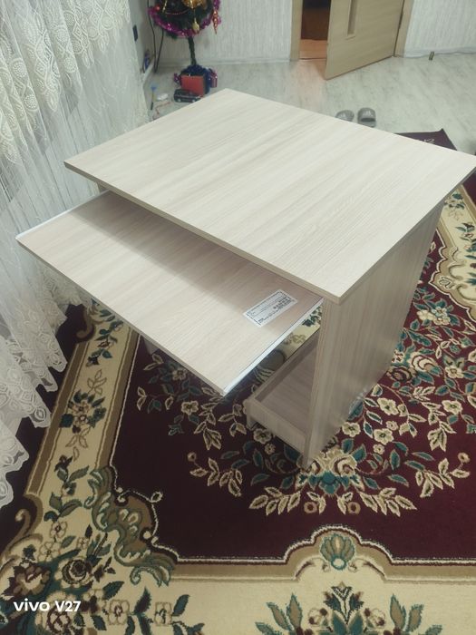 Продам компьютерный стол