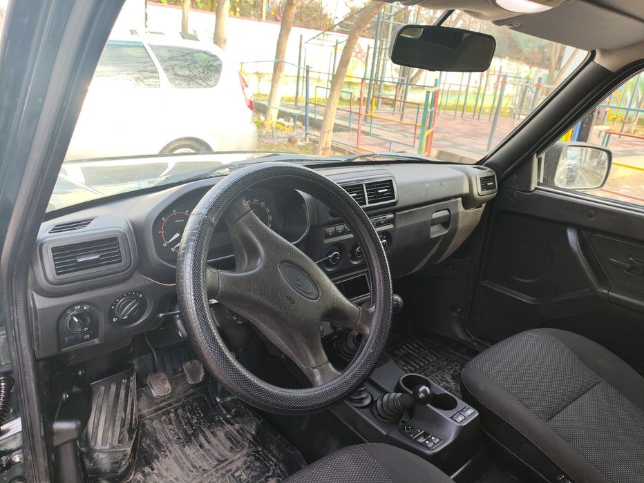 Нива легенда 4 дверная 2021 год