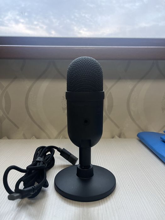 Микрофон Razer sieren v2x USB