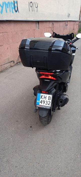 Продавам Honda Forza 300