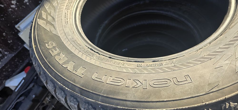 Продам резина лепучка 285х60х18